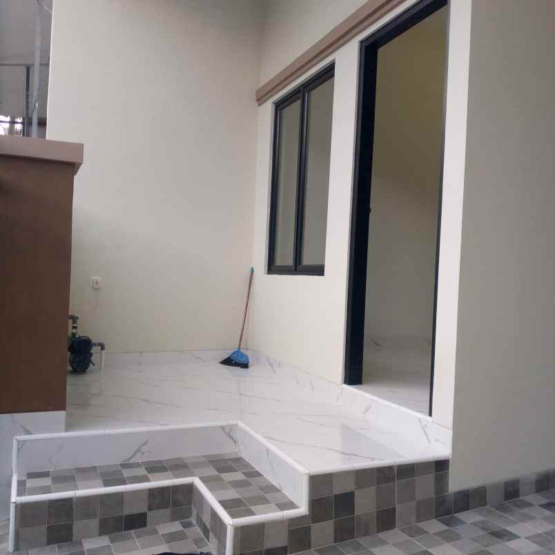 dijual rumah harapan indah