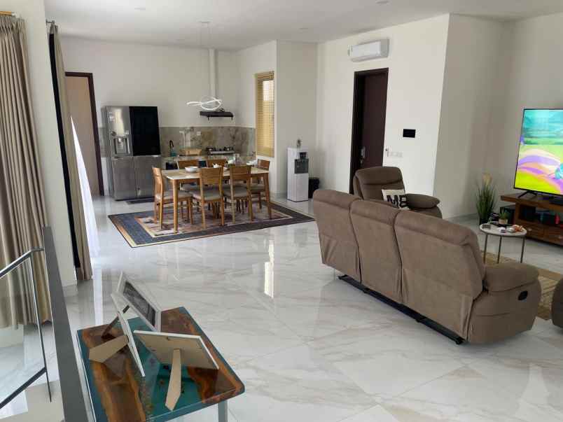 dijual rumah hook eonna cluster aerra bsd 3 lantai