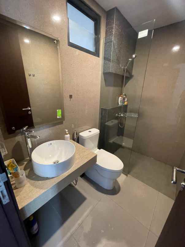 dijual rumah hook eonna cluster aerra bsd 3 lantai