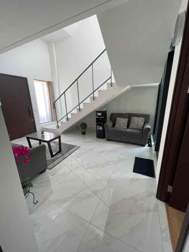 dijual rumah hook eonna cluster aerra bsd 3 lantai