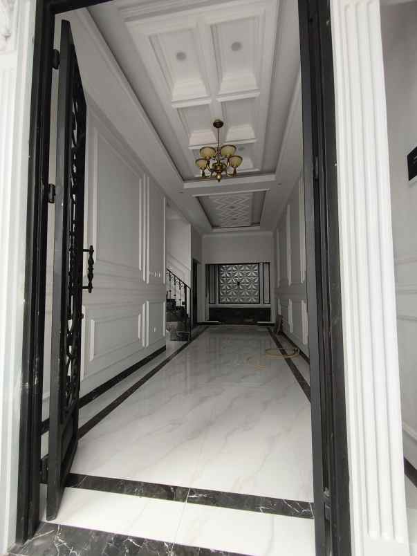 dijual rumah jalan boulevard gdc