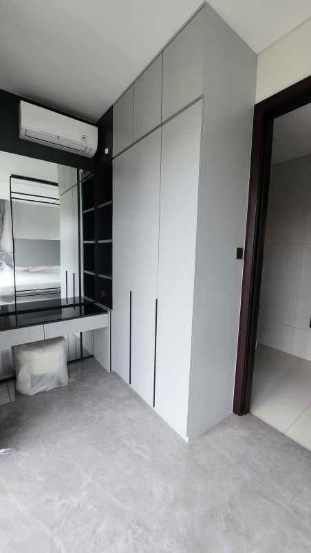 dijual rumah jalan graha famili