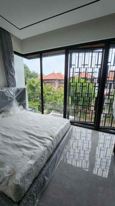 dijual rumah jalan graha famili