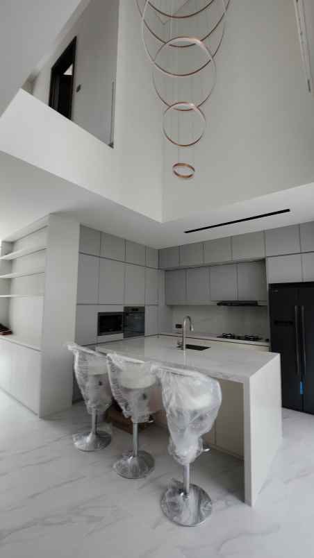 dijual rumah jalan graha famili