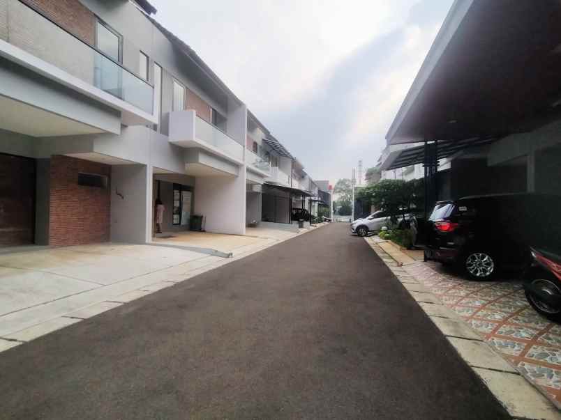 dijual rumah jalan kebagisan