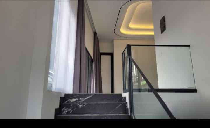 dijual rumah jalan manyar kertoadi