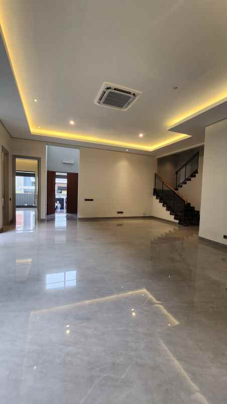 dijual rumah jalan pakuwon indah