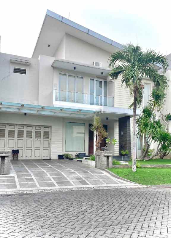 dijual rumah jalan pakuwon indah