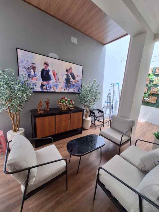 dijual rumah jalan pakuwon indah