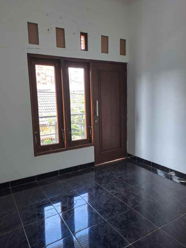 dijual rumah jalan palagan km 9