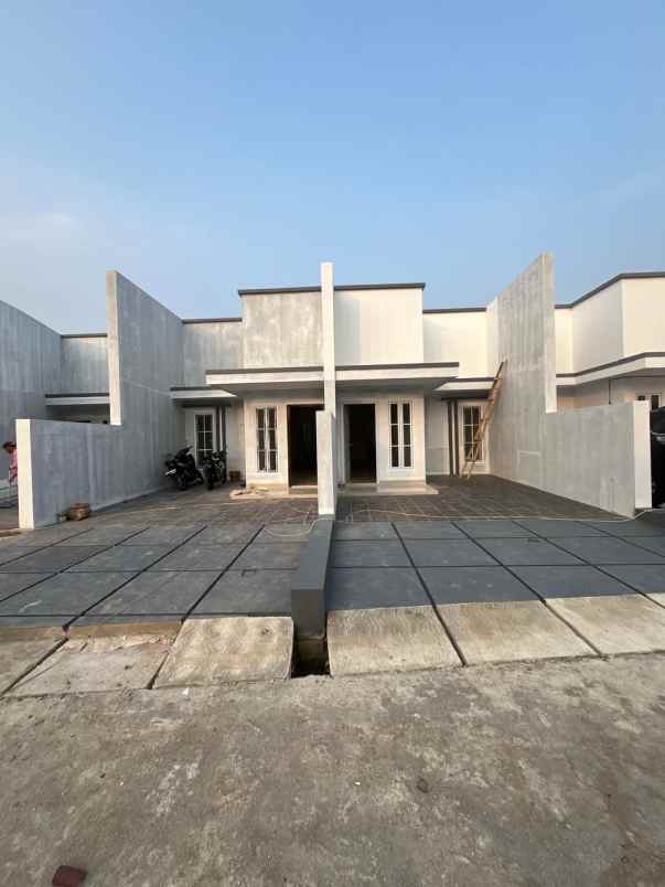 dijual rumah jalan raya benda baru