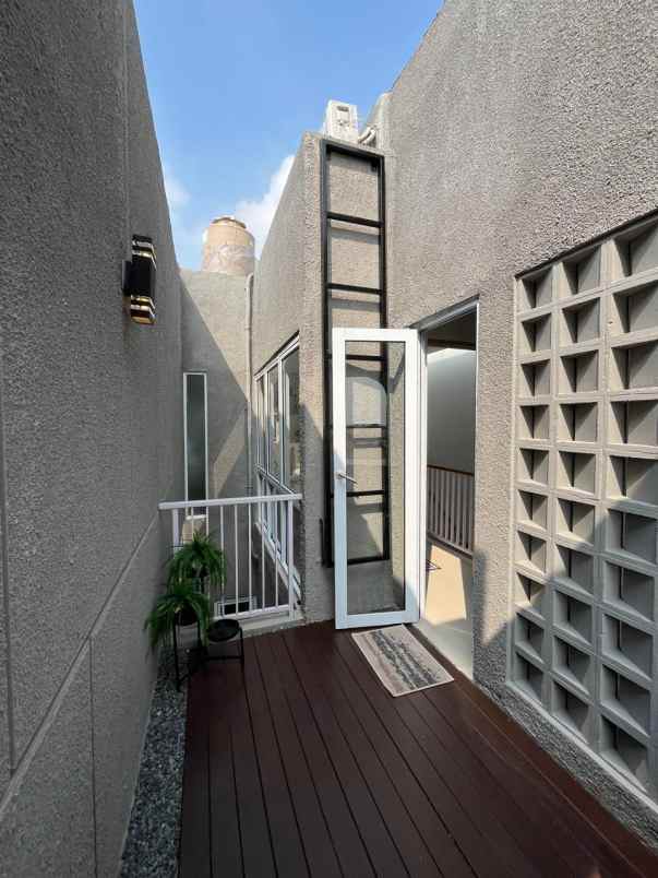 dijual rumah jalan raya bintaro ciputat