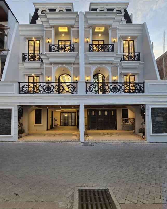 dijual rumah jalan raya jagakarsa