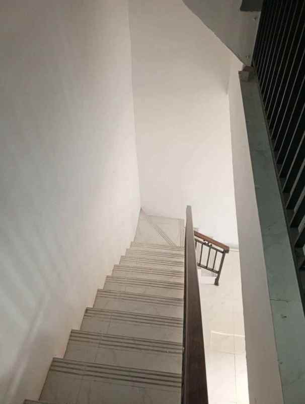 dijual rumah jalan raya jagakarsa