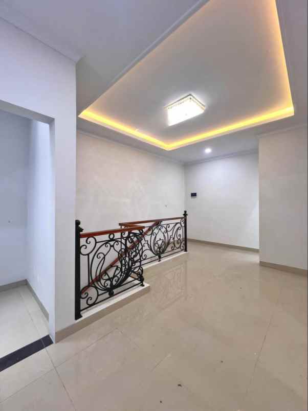 dijual rumah jalan raya kahfi jagakarsa