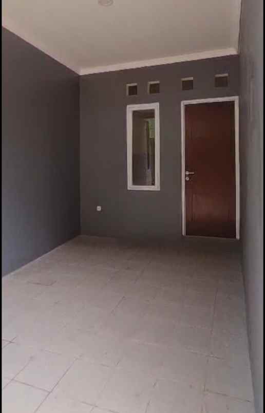 dijual rumah jalan raya mabes tni cilsngkap