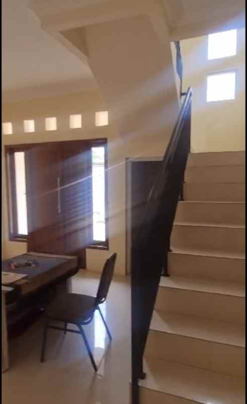 dijual rumah jalan raya mabes tni cilsngkap