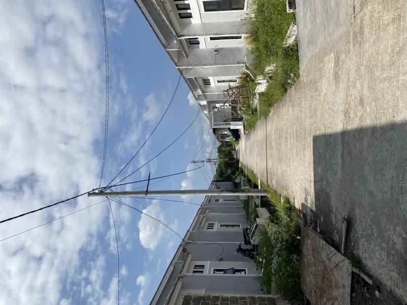 dijual rumah jalan raya megu cisoka