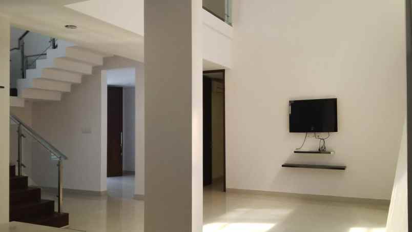 dijual rumah jalan raya puputan