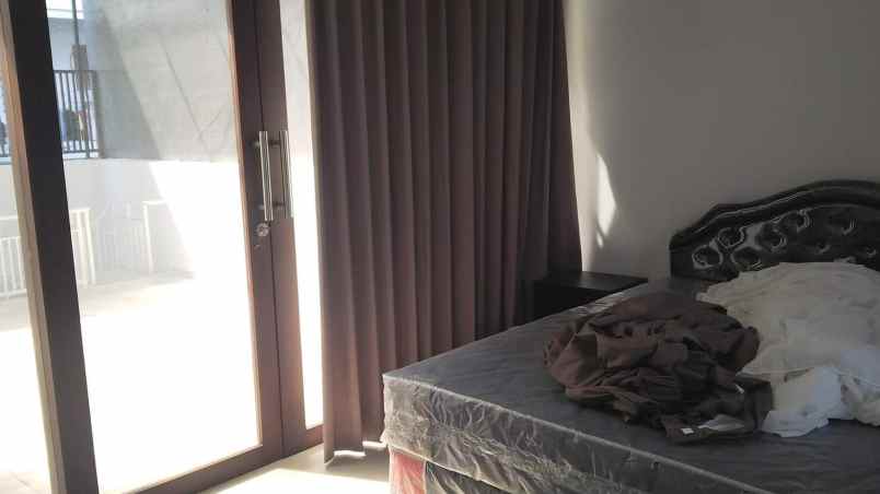 dijual rumah jalan raya puputan