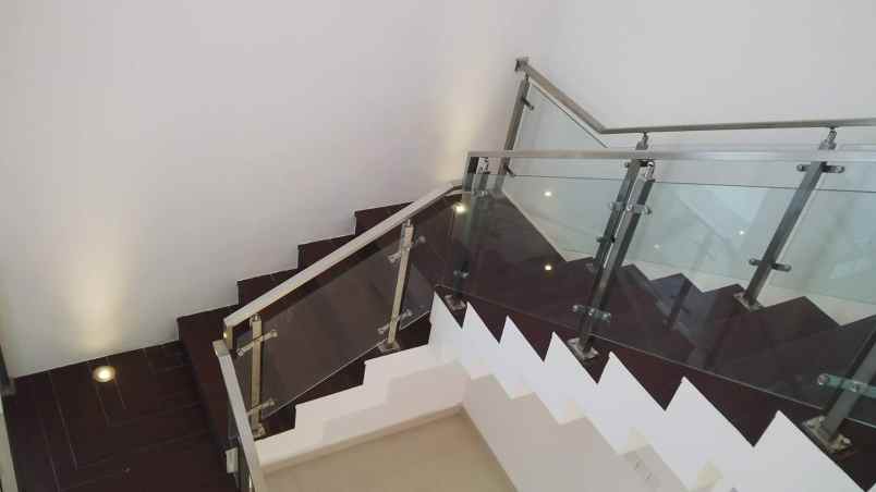 dijual rumah jalan raya puputan