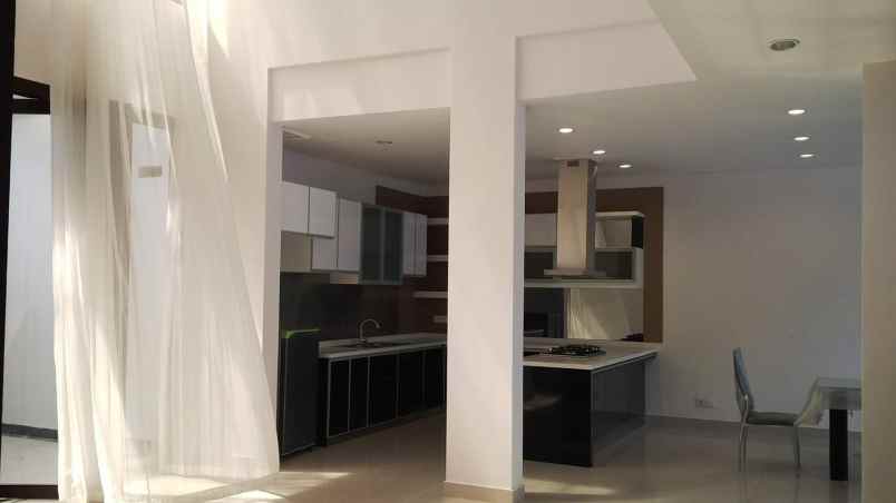 dijual rumah jalan raya puputan