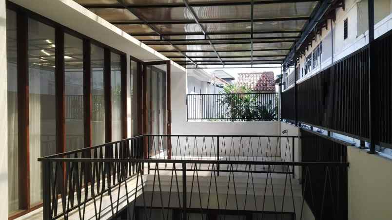 dijual rumah jalan raya puputan