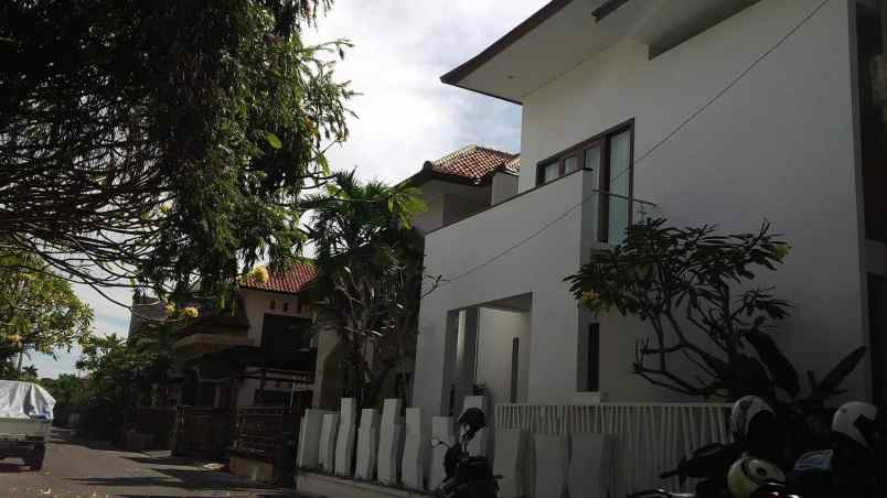dijual rumah jalan raya puputan