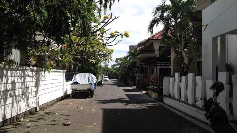 dijual rumah jalan raya puputan