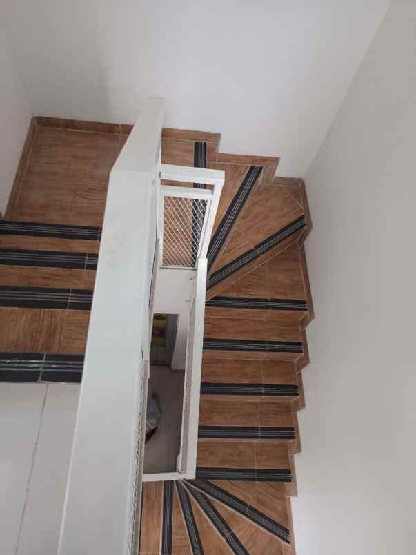 dijual rumah jalan raya sepatan mauk