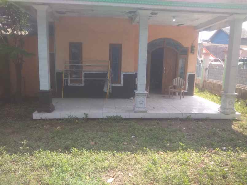 dijual rumah jalan raya surabanyak
