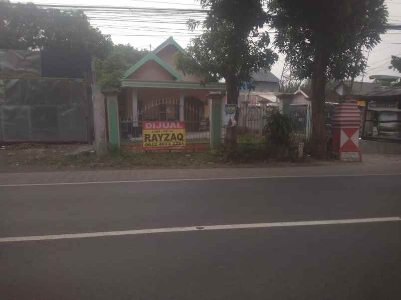 dijual rumah jalan raya surabanyak