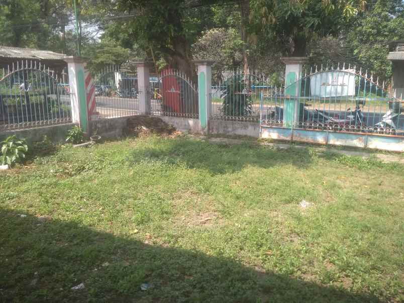dijual rumah jalan raya surabanyak