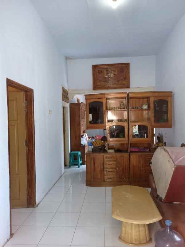 dijual rumah jalan raya surabanyak