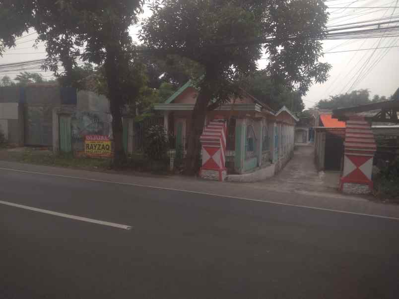 dijual rumah jalan raya surabanyak