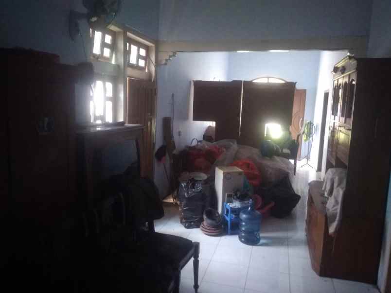 dijual rumah jalan raya surabanyak