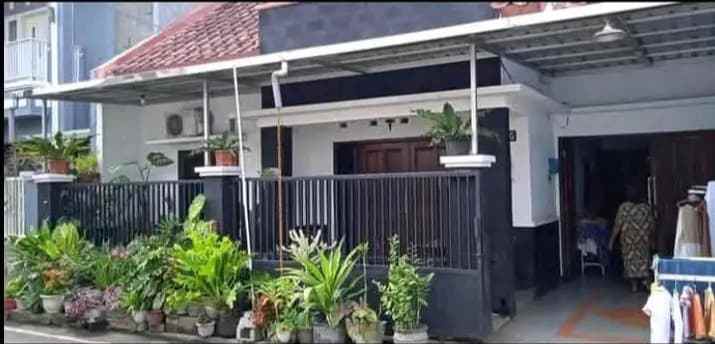dijual rumah jalan teluk arjosari