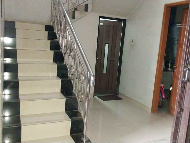 dijual rumah jatinegara