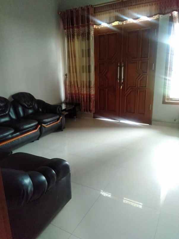 dijual rumah jatinegara