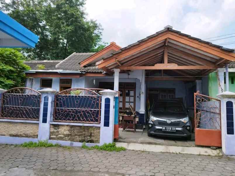 dijual rumah jatirejo
