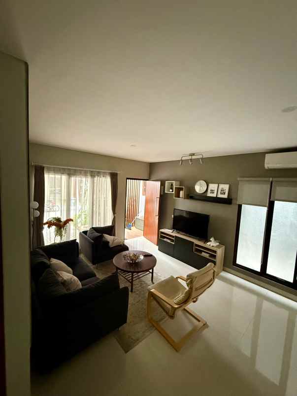 dijual rumah jatiwarna