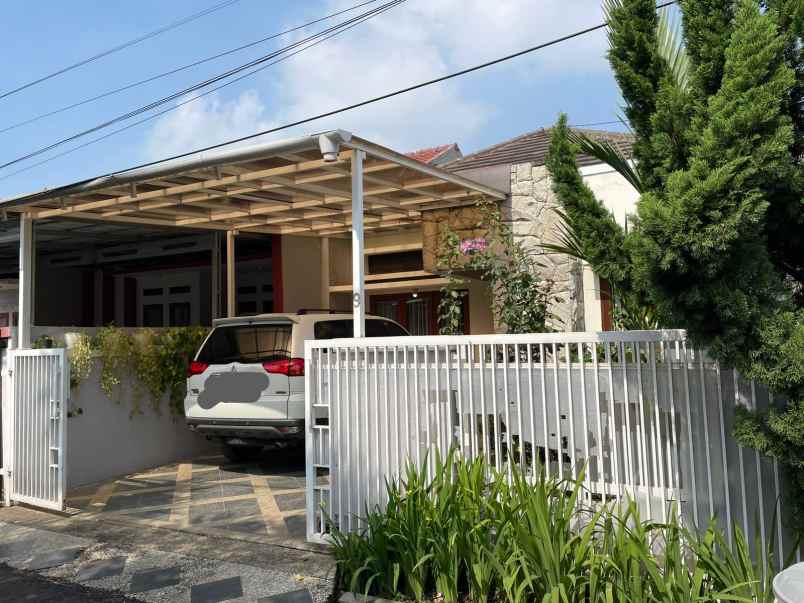 dijual rumah jl arcamanik