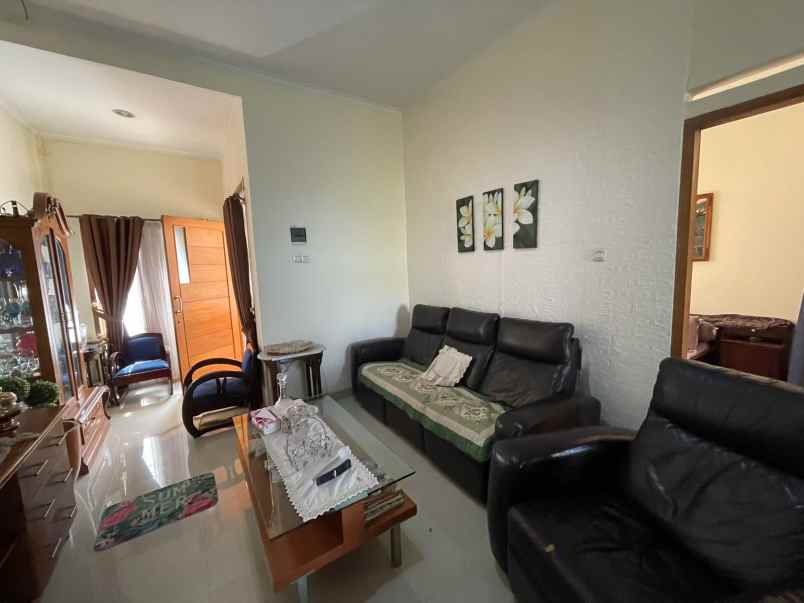 dijual rumah jl arcamanik