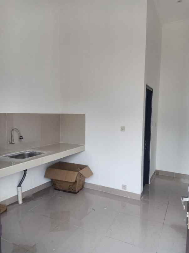 dijual rumah jl cahaya kemang permai