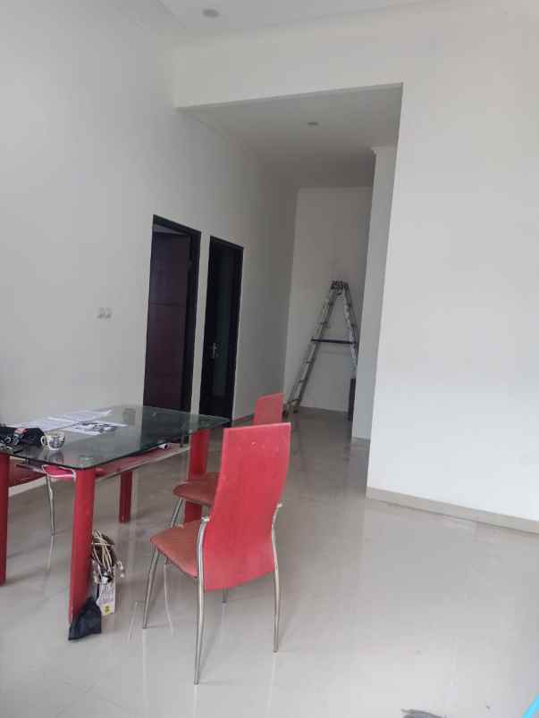 dijual rumah jl cahaya kemang permai