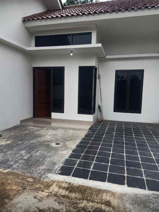 dijual rumah jl cahaya kemang permai
