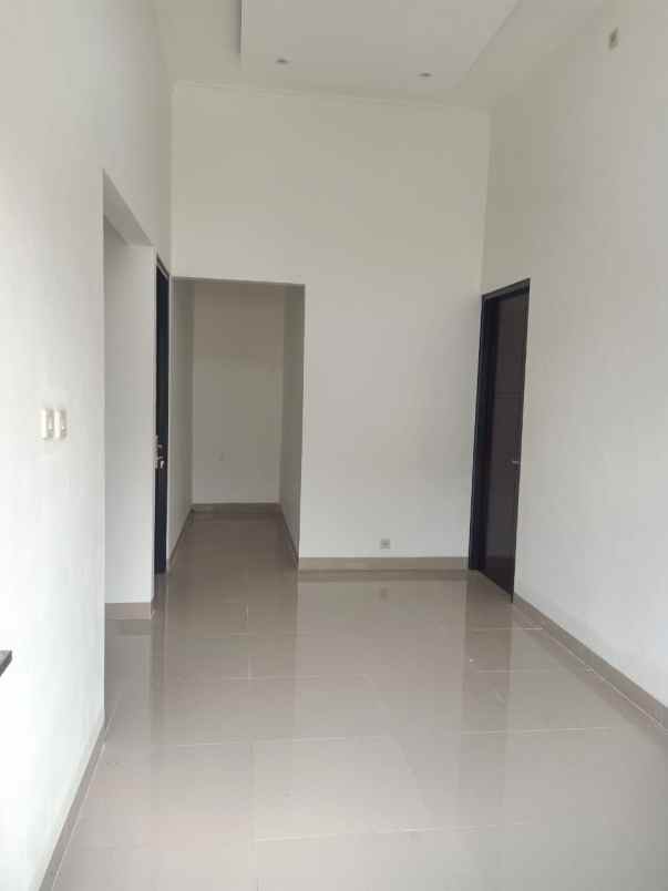 dijual rumah jl cahaya kemang permai