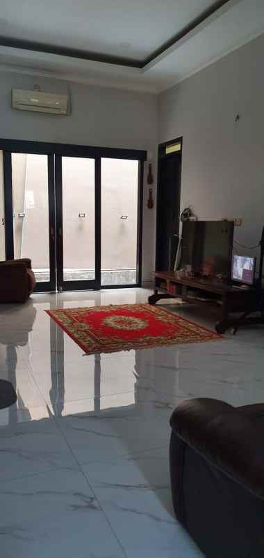 dijual rumah jl ciater raya serua