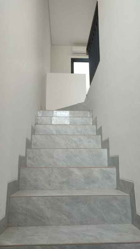 dijual rumah jl cipayung kec ciputat