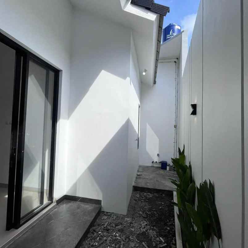 dijual rumah jl godean km 7